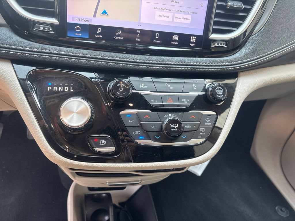 Used 2024 Chrysler Pacifica Limited FWD image 22