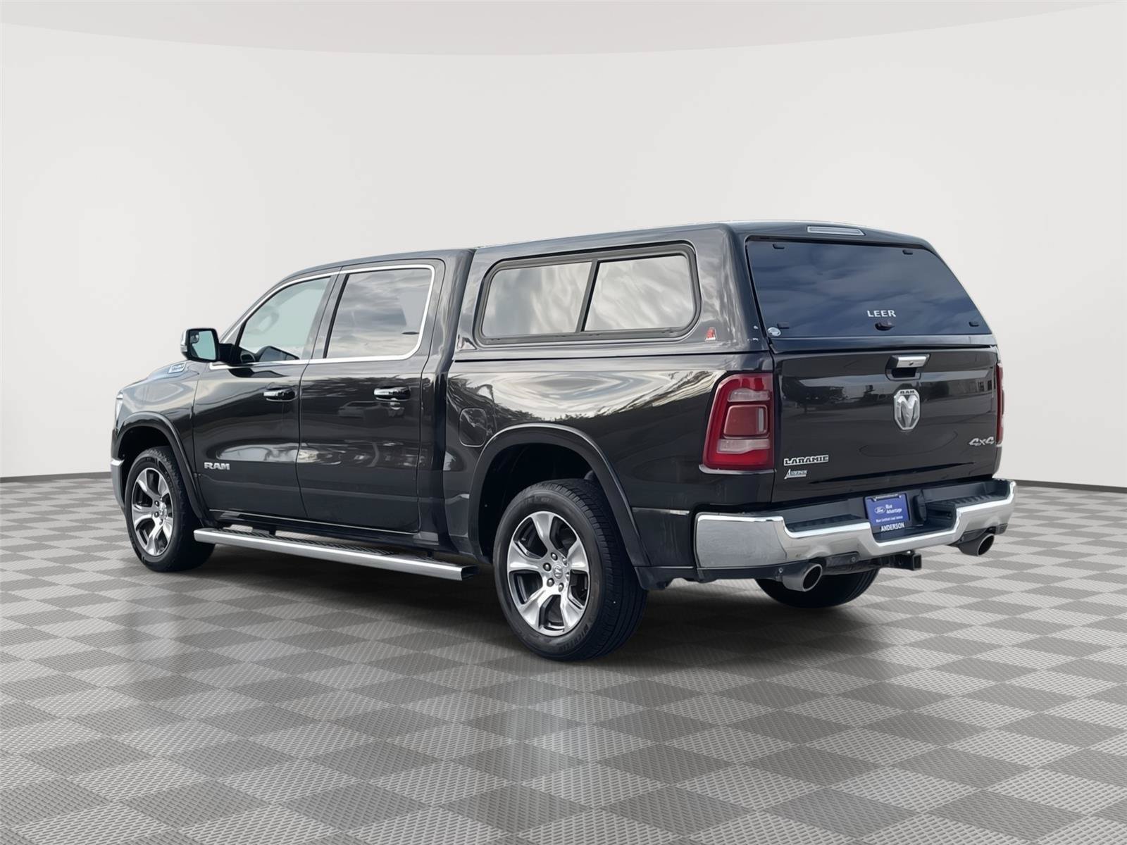 Used 2019 RAM 1500 Laramie AWD/4WD image 9