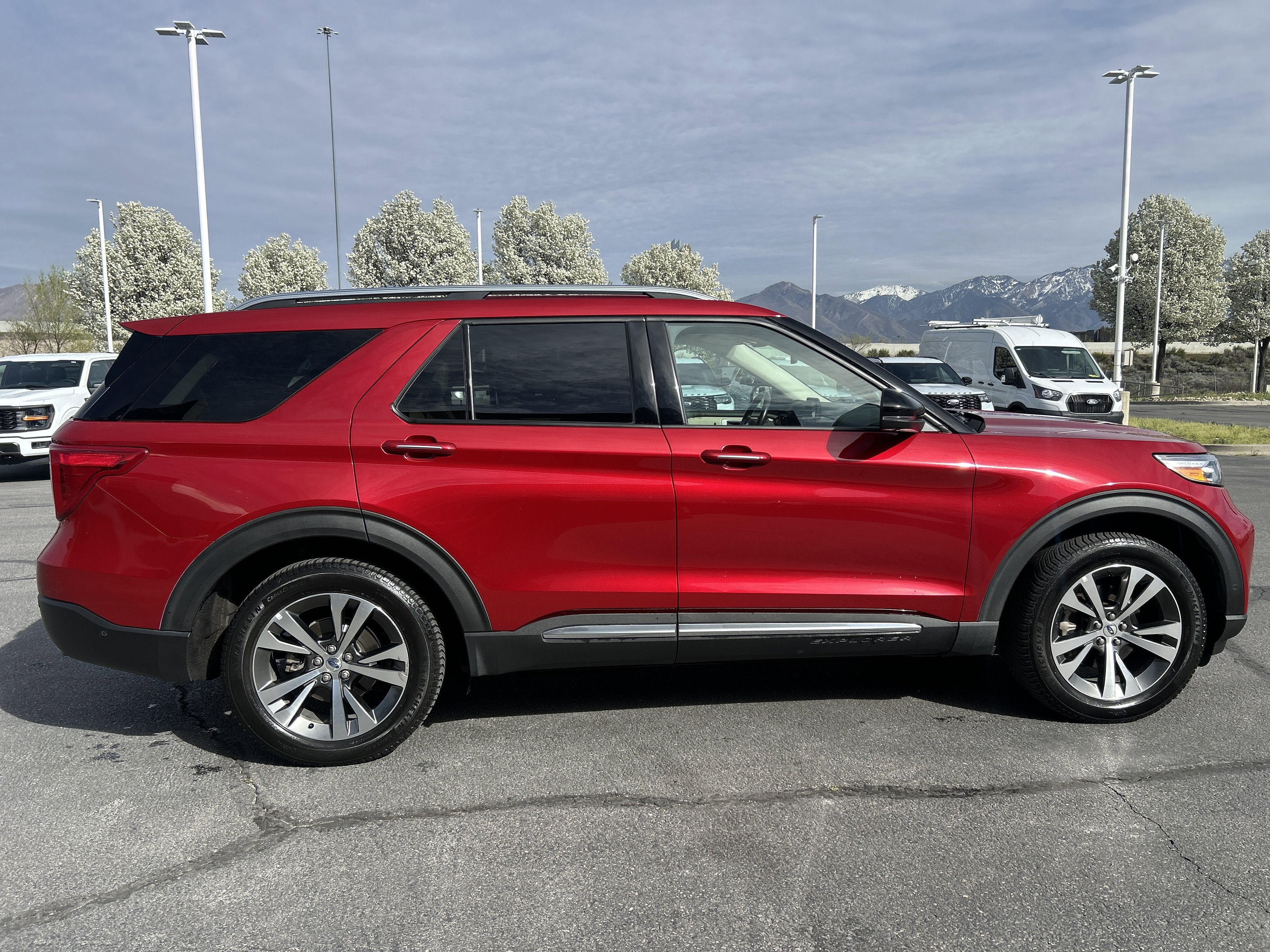 Certified 2020 Ford Explorer Platinum w/ Premium Technology Package image 6