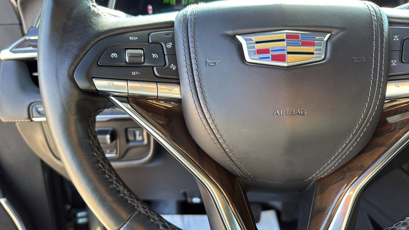 Used 2024 Cadillac Escalade Sport Platinum AWD/4WD image 17