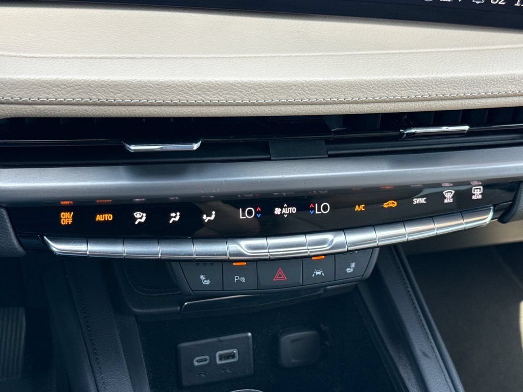 Used 2025 Cadillac XT4 Premium Luxury w/ Cold Weather Package FWD image 20
