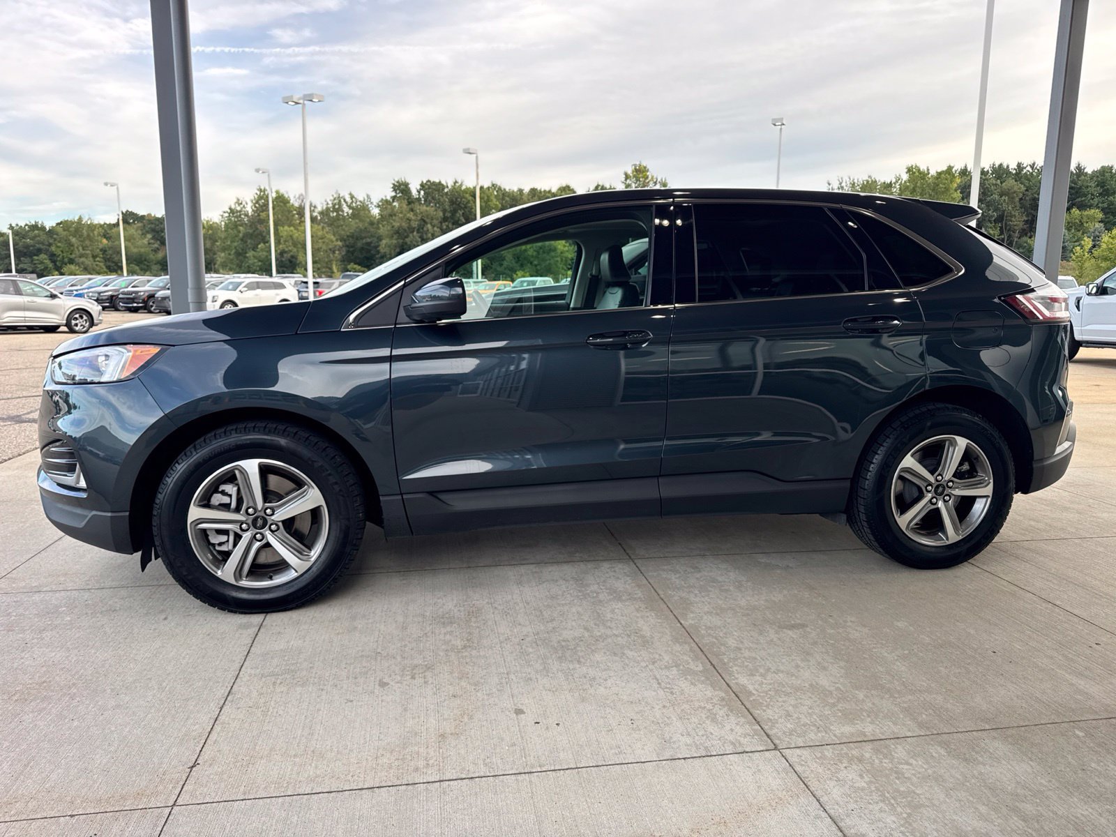 Certified 2024 Ford Edge SEL w/ Convenience Package AWD/4WD image 4