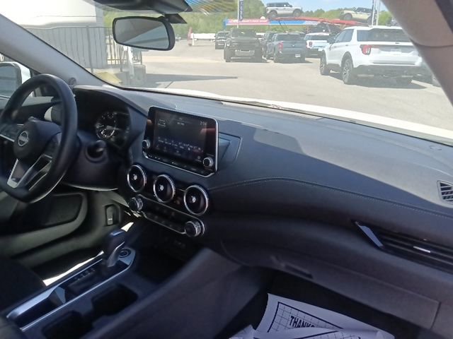 Used 2025 Nissan Sentra SV FWD image 30