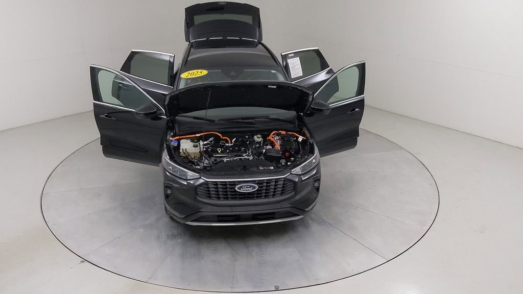 Certified 2025 Ford Escape SE w/ Class II Trailer Tow Package FWD image 43