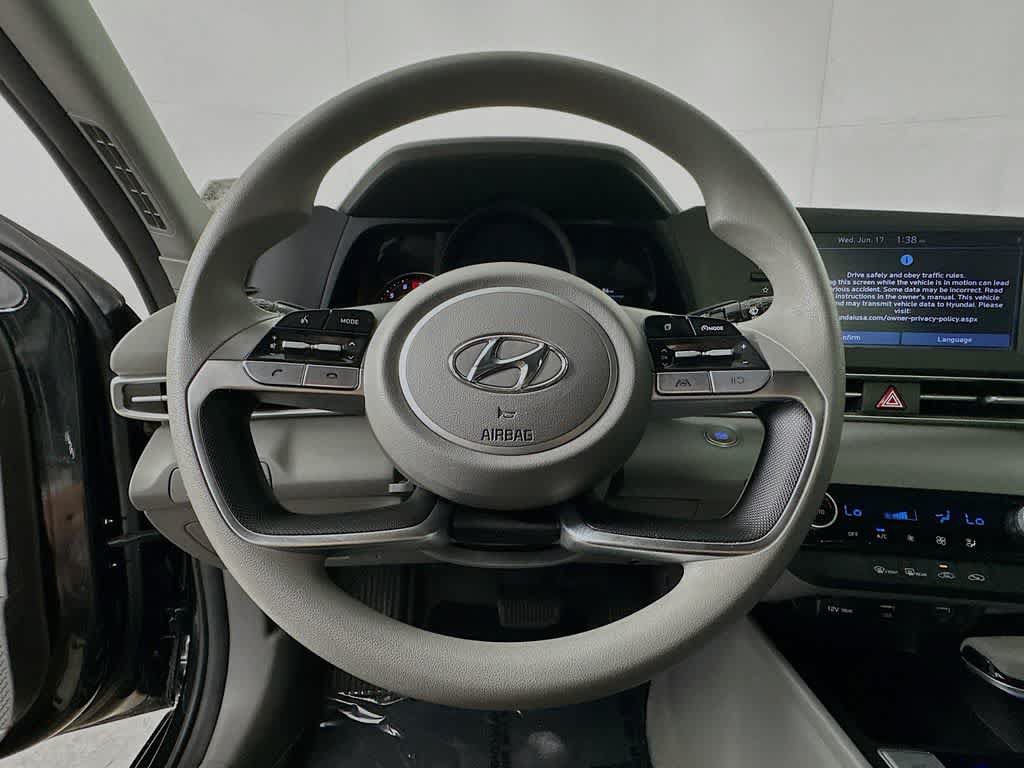 Used 2022 Hyundai Elantra SEL FWD image 14