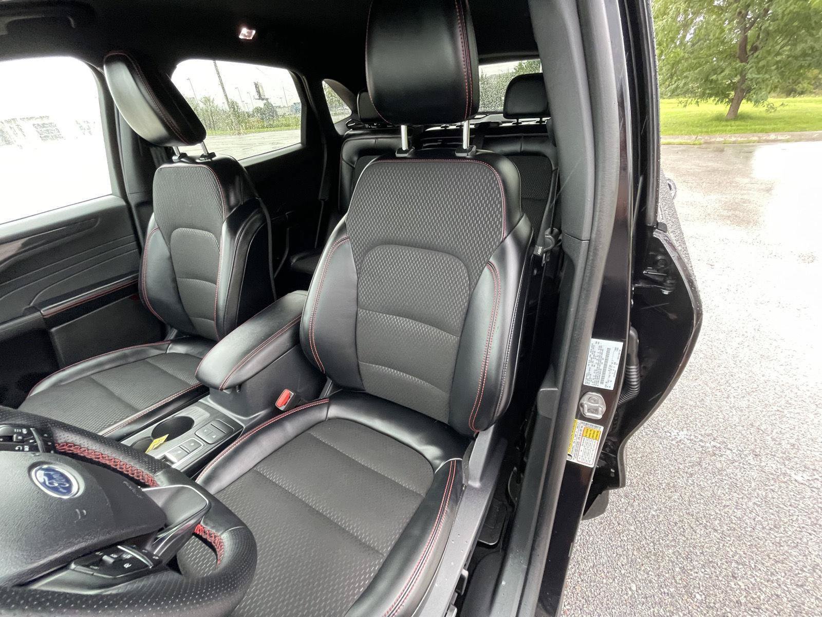 Certified 2025 Ford Escape ST-Line Select AWD/4WD image 18
