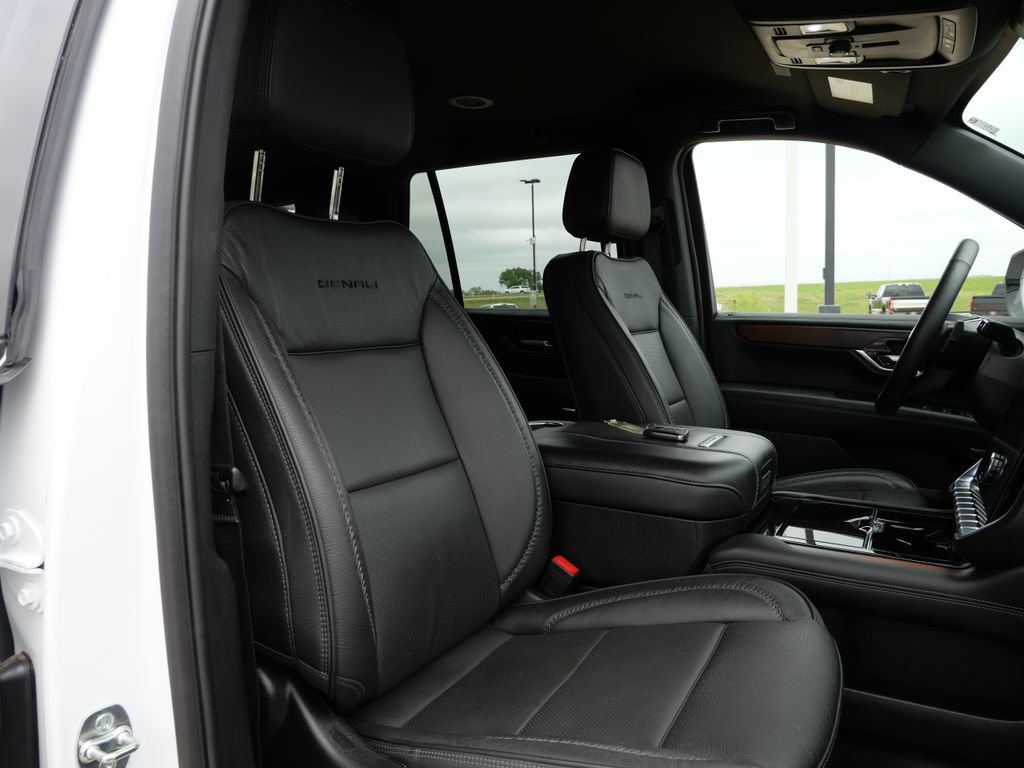Used 2025 GMC Yukon Denali AWD/4WD image 21