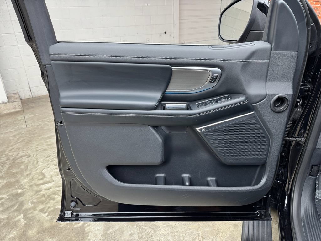 Certified 2025 Ford Expedition Platinum AWD/4WD image 10