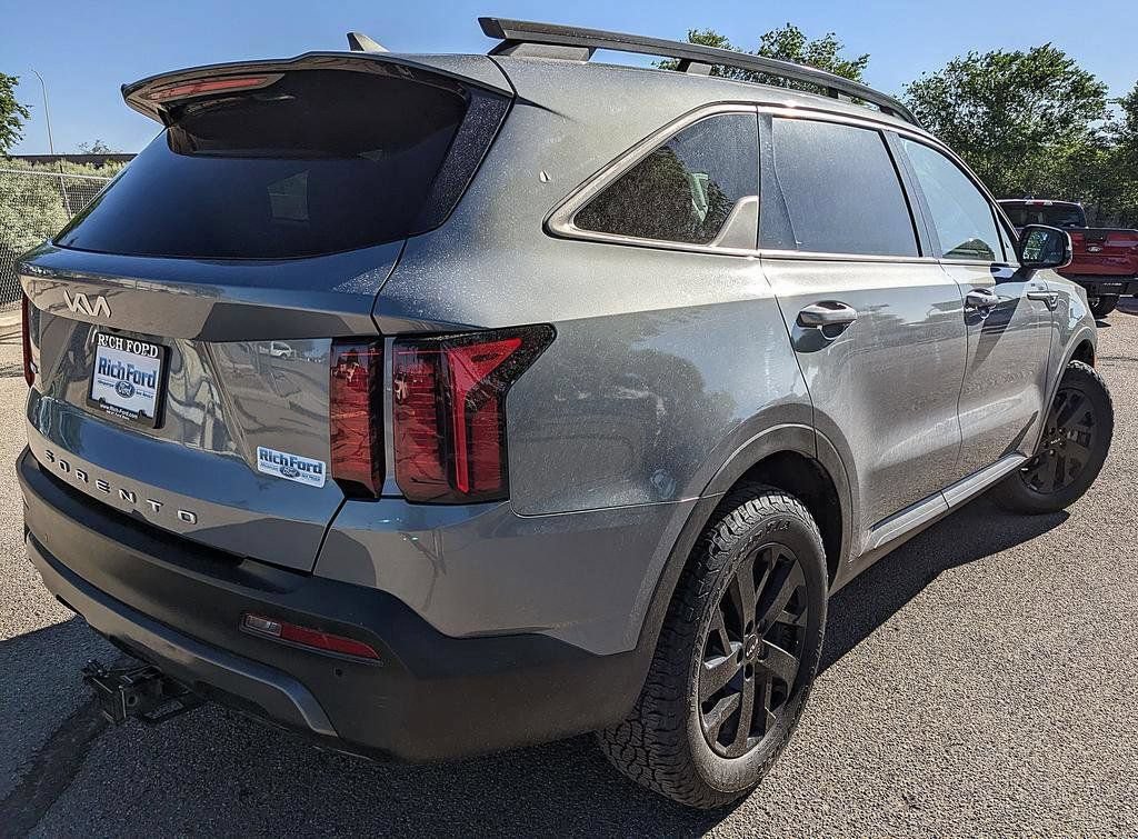 Used 2022 Kia Sorento S w/ Panoramic Sunroof Package AWD/4WD image 3
