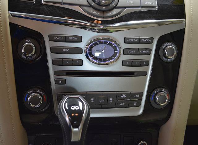Used 2018 INFINITI QX80 4WD w/ Deluxe Technology Package image 13