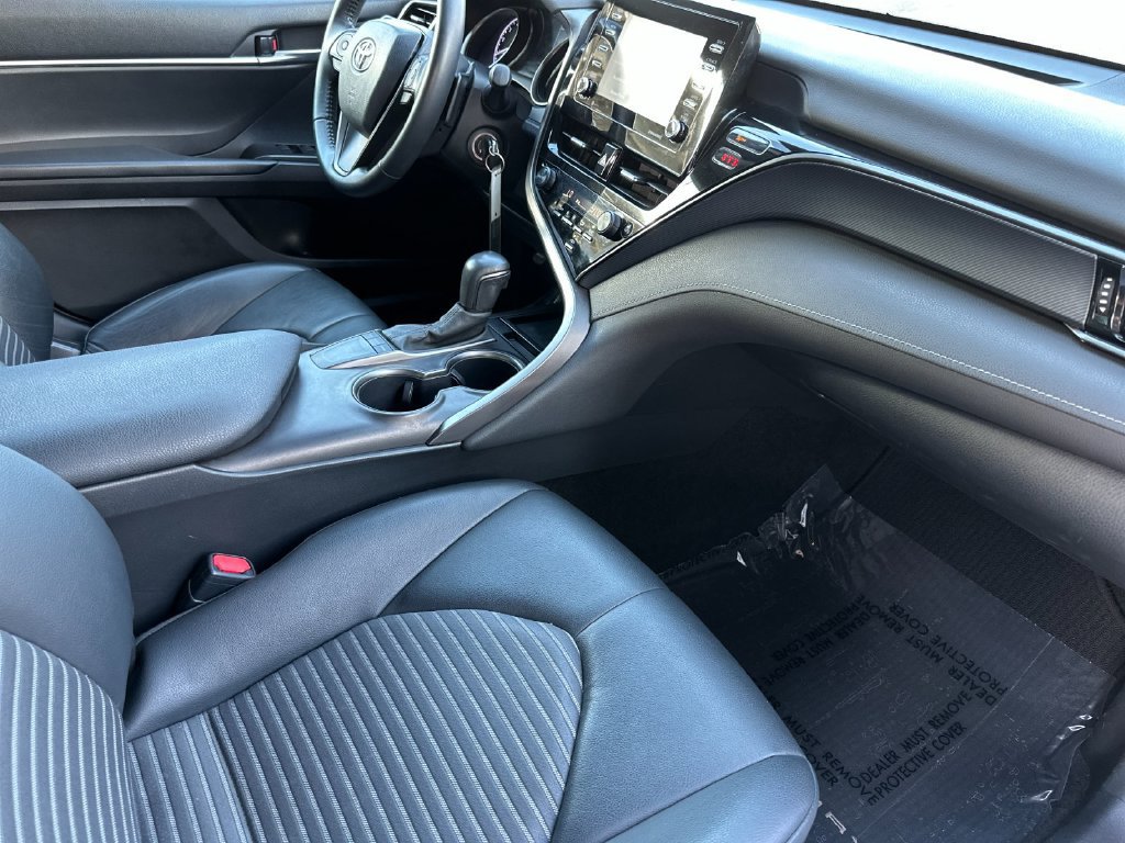 Used 2022 Toyota Camry SE w/ Carpet Mat Package (TMS) FWD image 14