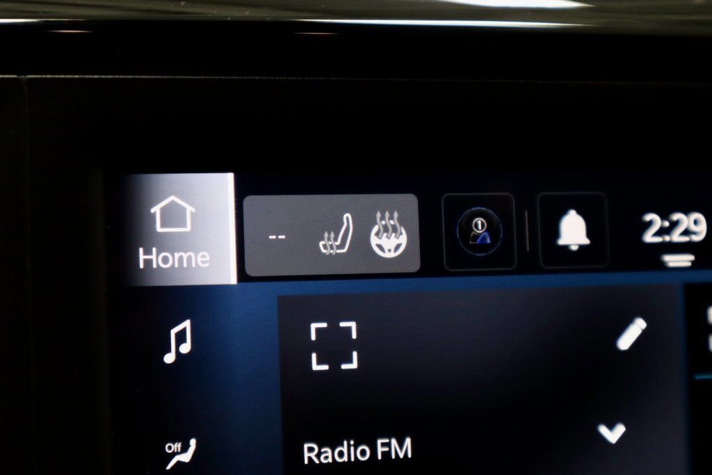 Used 2023 Chrysler Voyager LX image 12