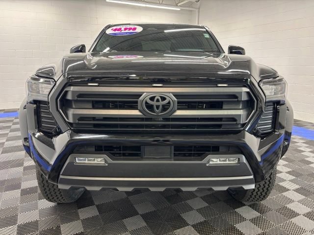 Used 2025 Toyota Tacoma SR5 AWD/4WD image 11