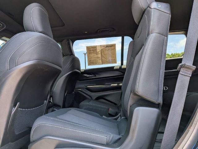Used 2025 Jeep Grand Cherokee L Laredo AWD/4WD image 13