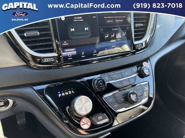 Used 2025 Chrysler Pacifica Select FWD image 25