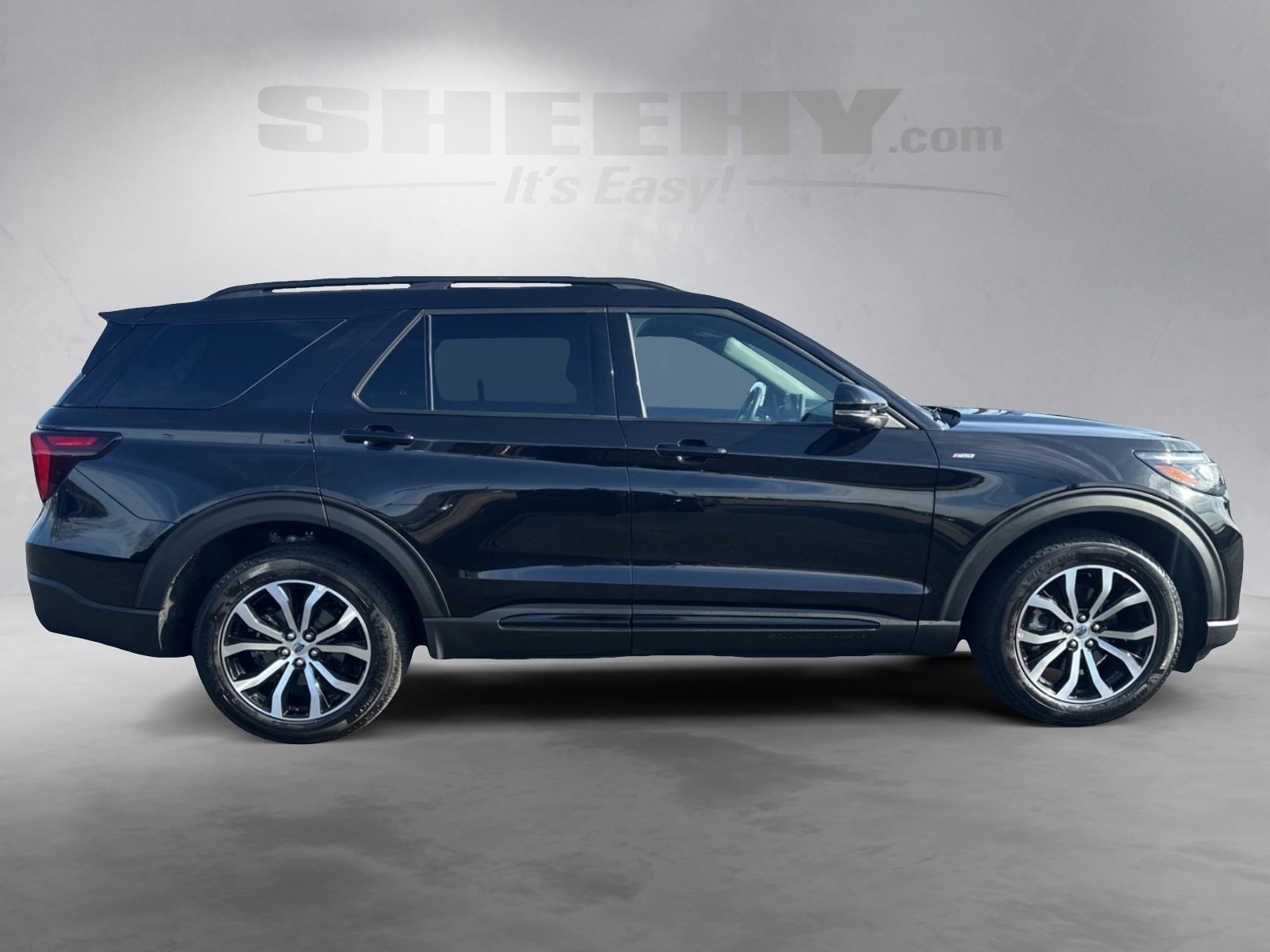 Certified 2025 Ford Explorer ST-Line image 6