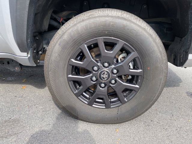 Used 2025 Toyota 4Runner SR5 AWD/4WD image 30