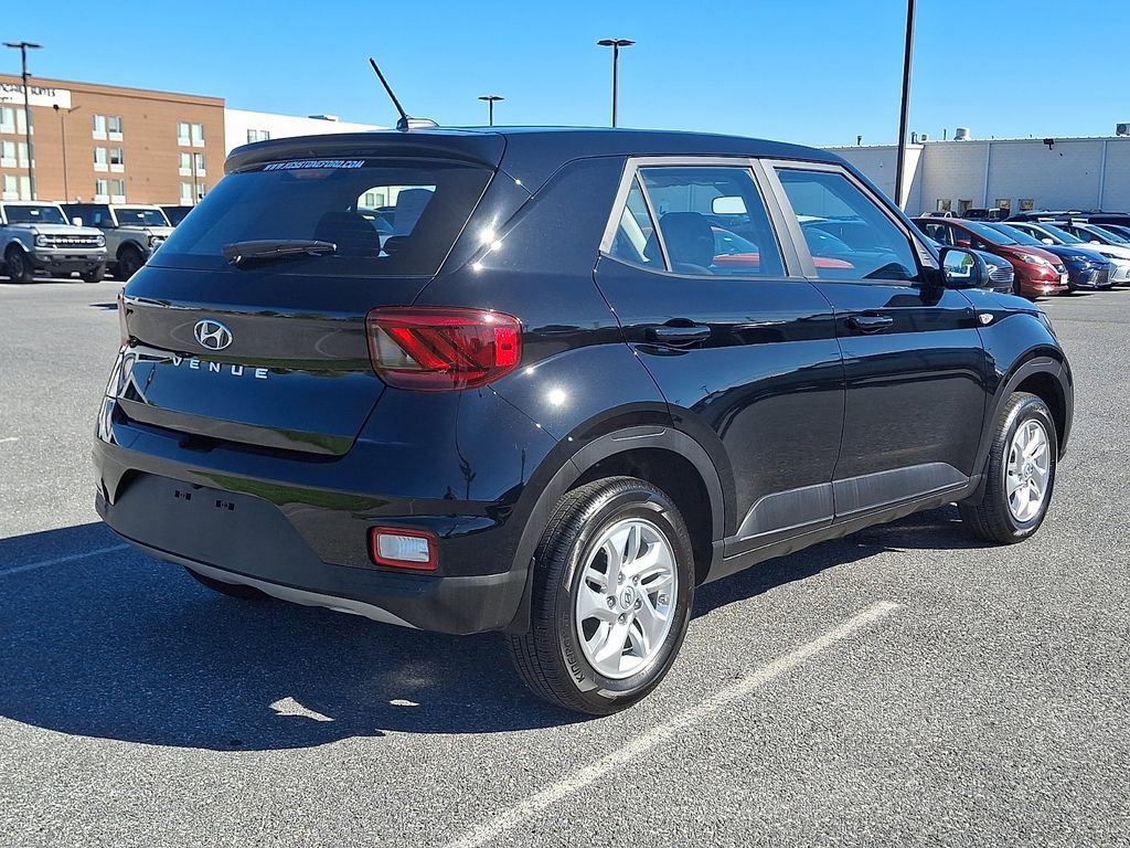 Used 2026 Hyundai Venue SE FWD image 6