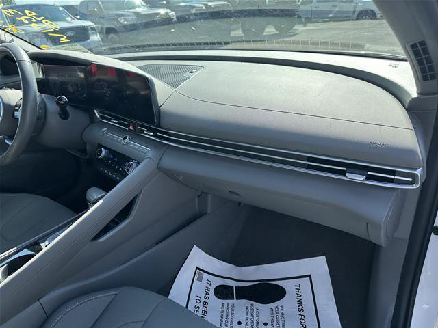 Used 2025 Hyundai Elantra SEL FWD image 31