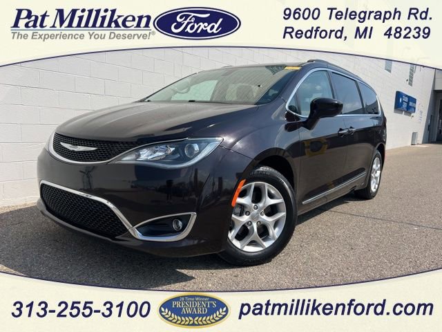 Used 2017 Chrysler Pacifica Touring-L w/ Tire & Wheel Group FWD image 1