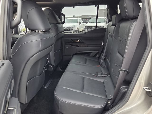 Used 2024 Lexus GX 550 w/ Accessory Package (2T) AWD/4WD image 13
