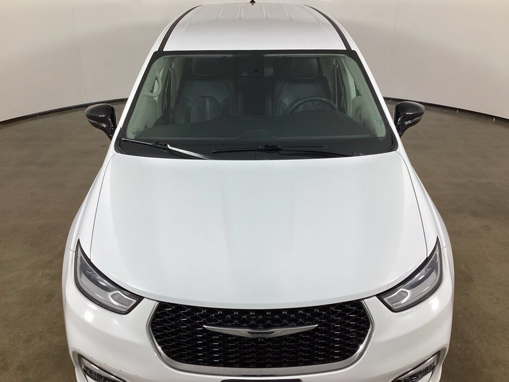 Used 2024 Chrysler Pacifica Touring-L FWD image 4