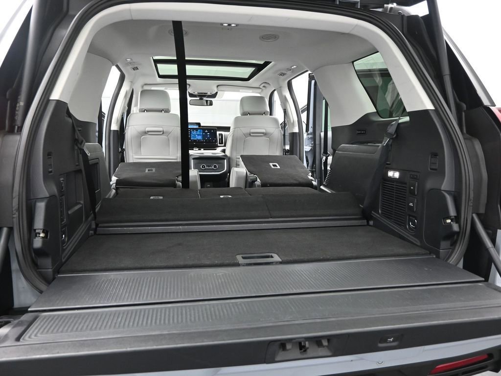 Certified 2025 Ford Expedition Active AWD/4WD image 51