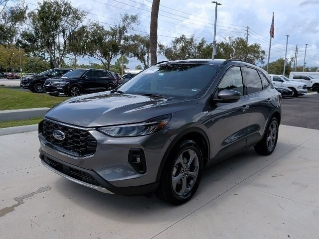 Certified 2025 Ford Escape ST-Line Select AWD/4WD image 13