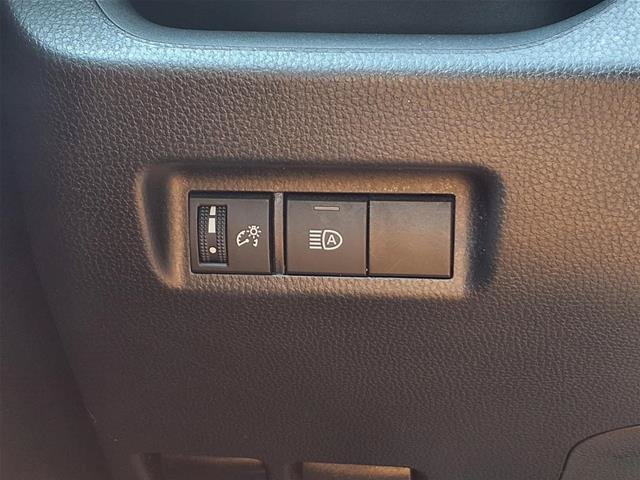 Used 2025 Toyota RAV4 XLE AWD/4WD image 11