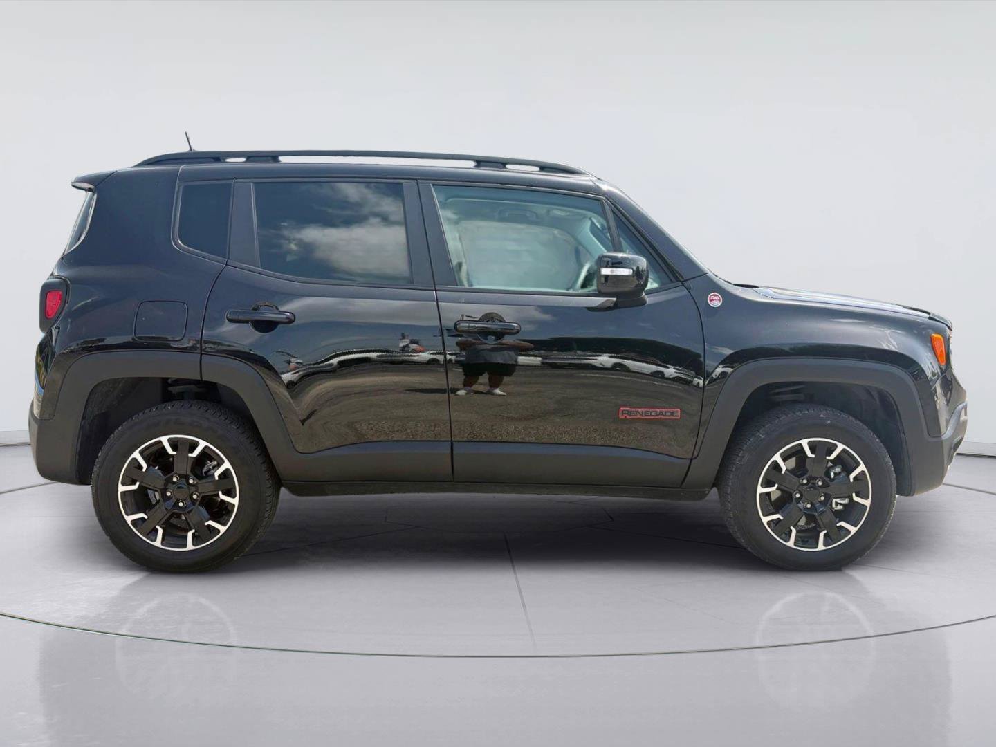 Used 2023 Jeep Renegade Trailhawk AWD/4WD image 2