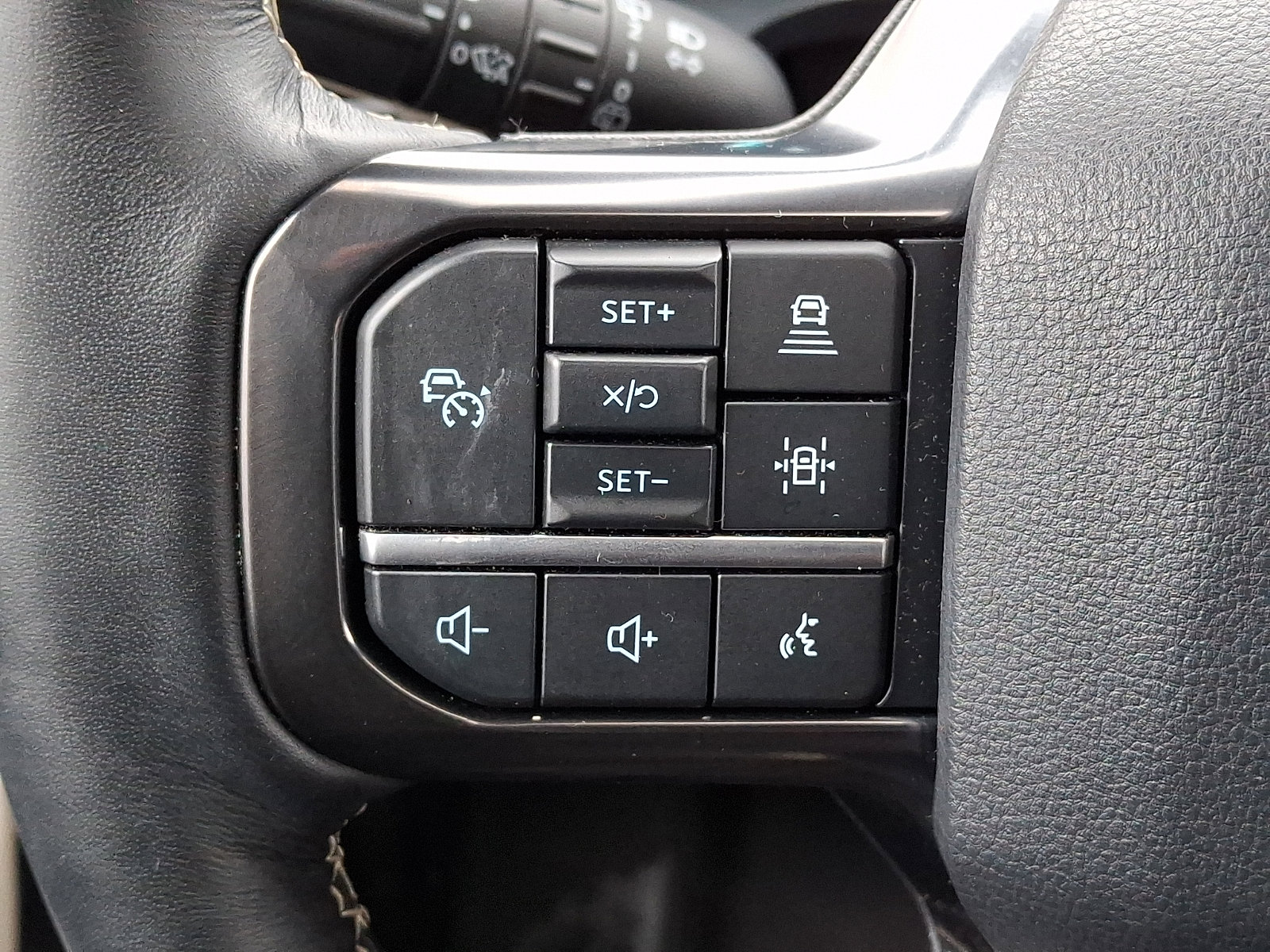 Certified 2024 Ford Expedition Platinum image 27