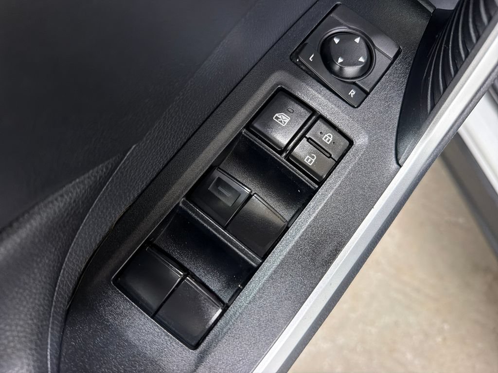 Used 2019 Toyota RAV4 XLE FWD image 18