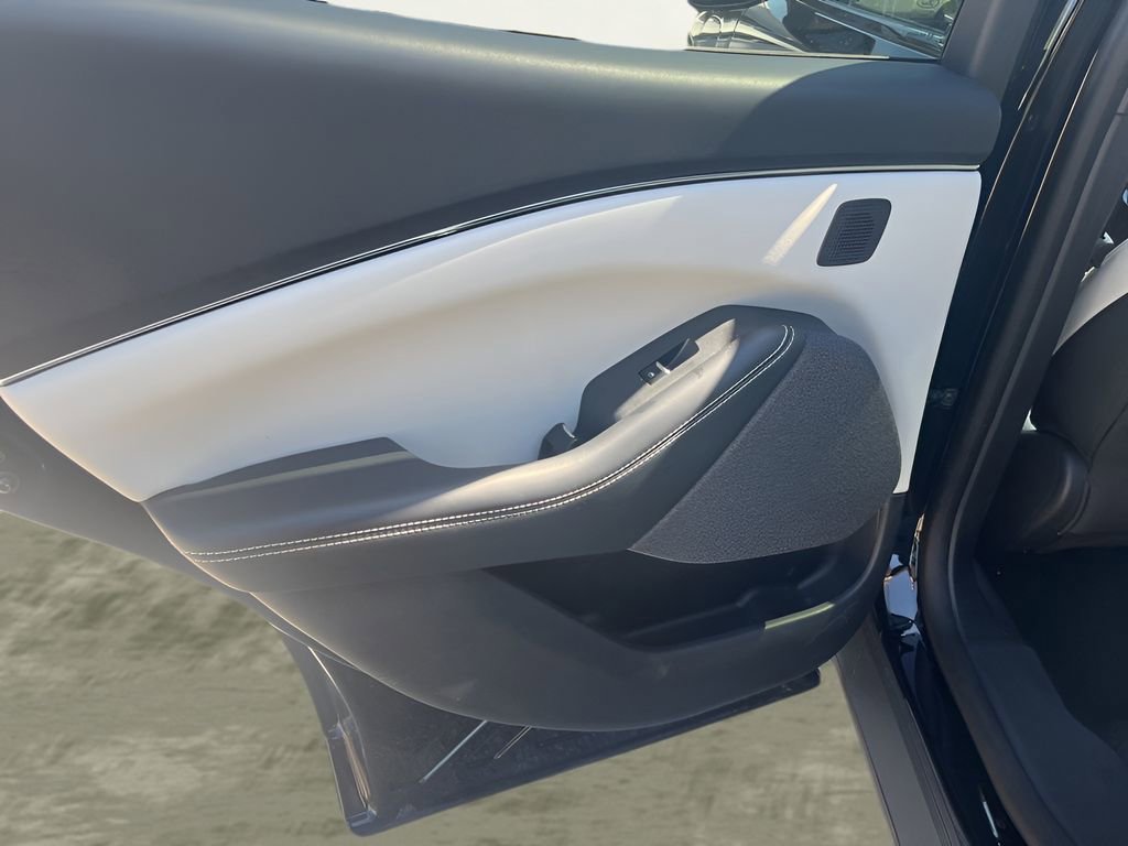 Certified 2025 Ford Mustang Mach-E Premium image 8