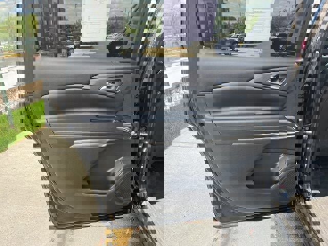 Used 2024 Chevrolet Traverse LT w/ Midnight/Sport Edition image 18