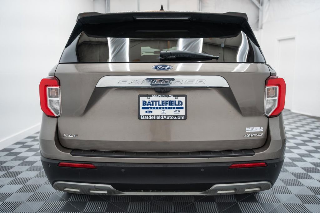 Certified 2021 Ford Explorer XLT w/ Equipment Group 202A image 3