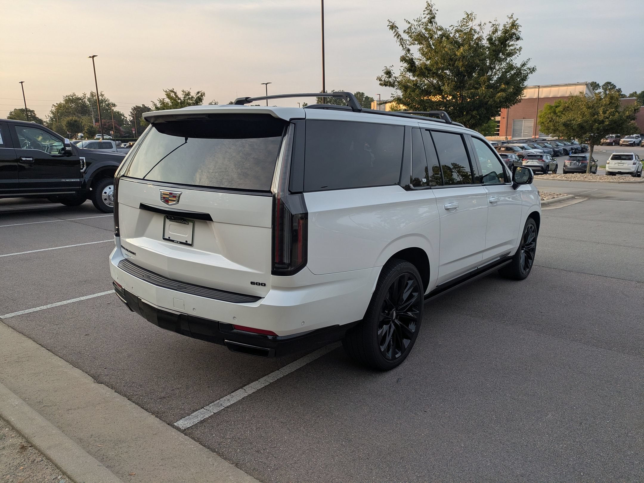 Used 2025 Cadillac Escalade ESV Sport Platinum AWD/4WD image 4