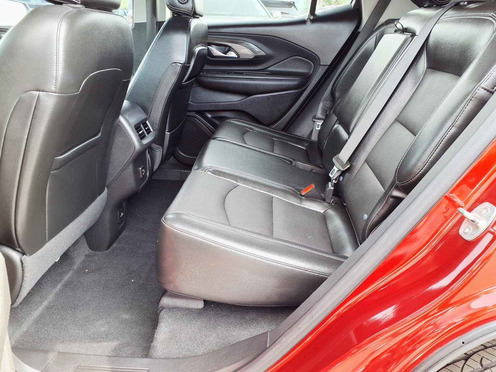 Used 2023 GMC Terrain SLT image 17