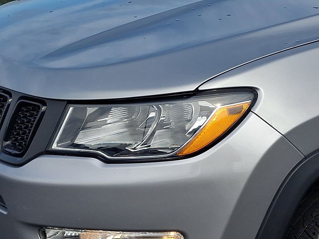 Used 2019 Jeep Compass Latitude AWD/4WD image 9