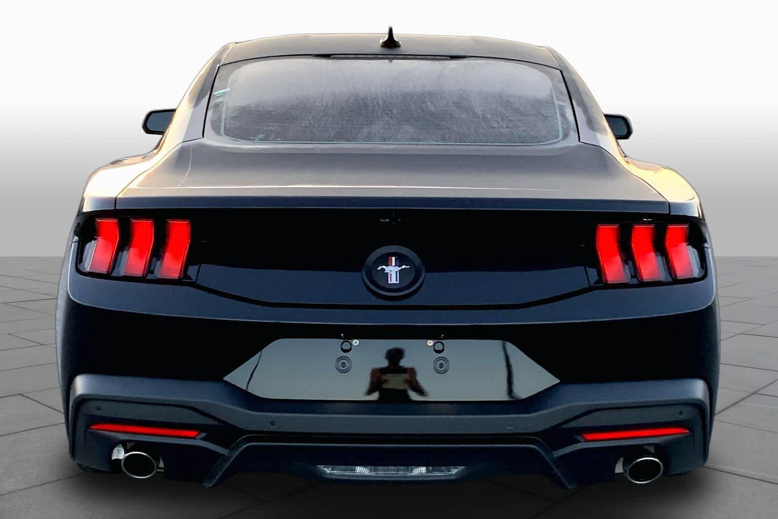 Certified 2025 Ford Mustang Coupe RWD image 5