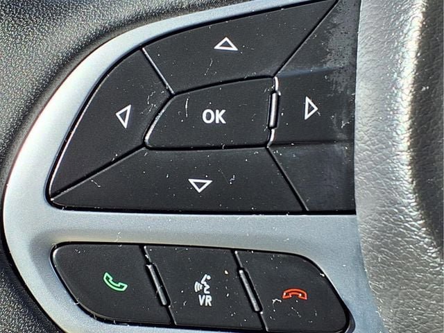 Used 2024 Chrysler Pacifica Touring-L FWD image 20