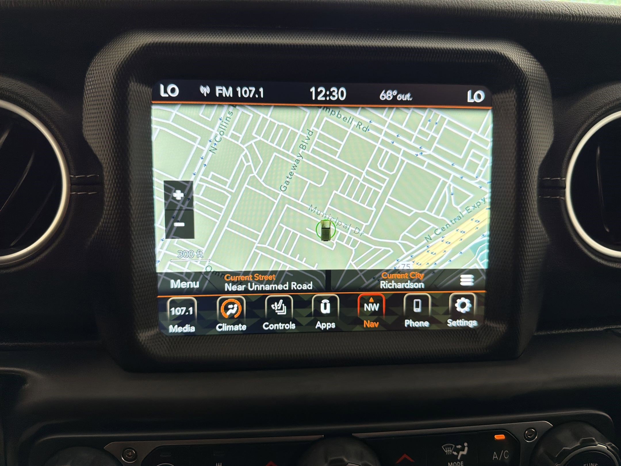 Used 2023 Jeep Wrangler Unlimited Sahara w/ Cold Weather Group AWD/4WD image 23