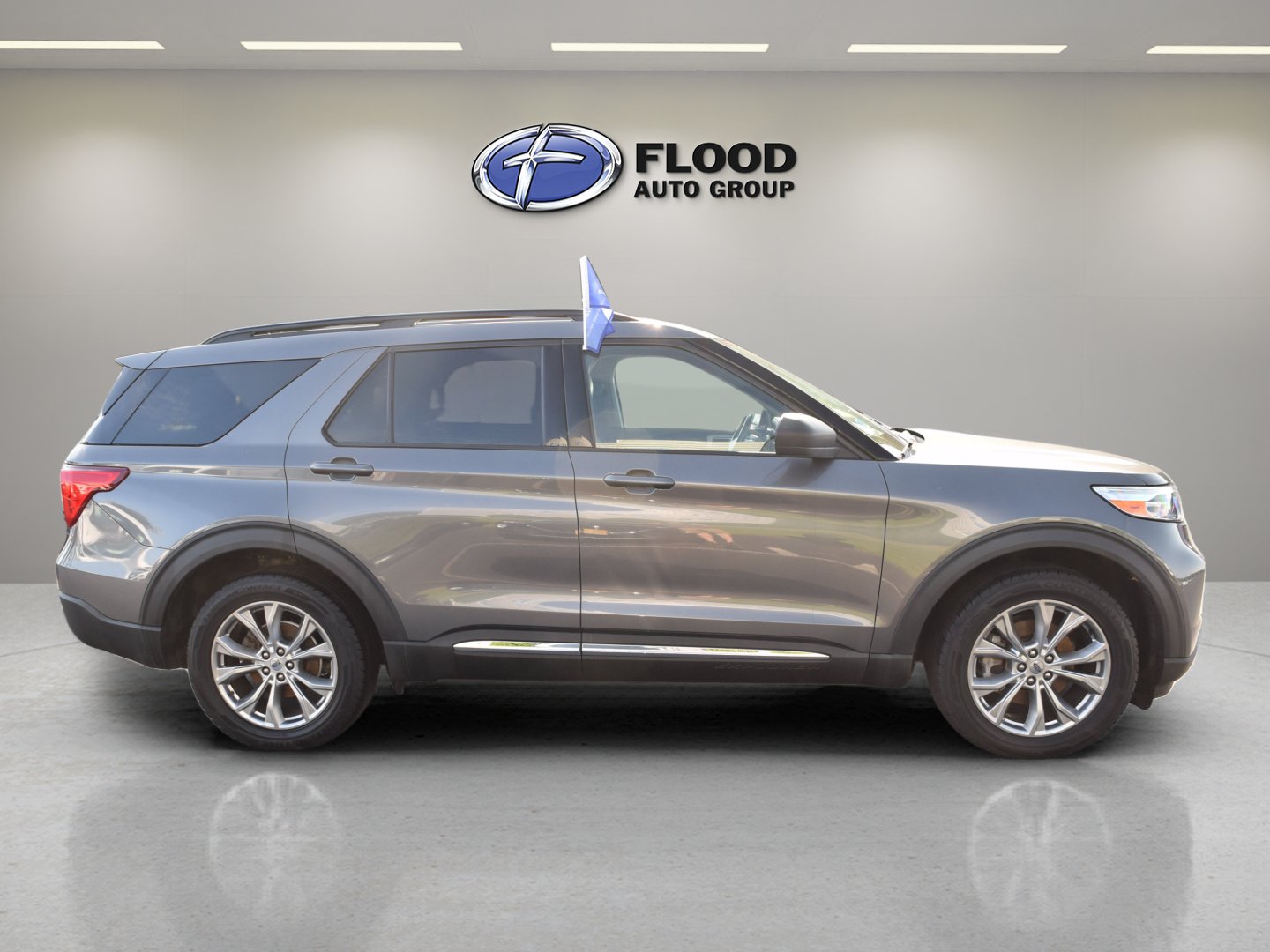 Certified 2021 Ford Explorer XLT w/ Equipment Group 202A AWD/4WD image 3