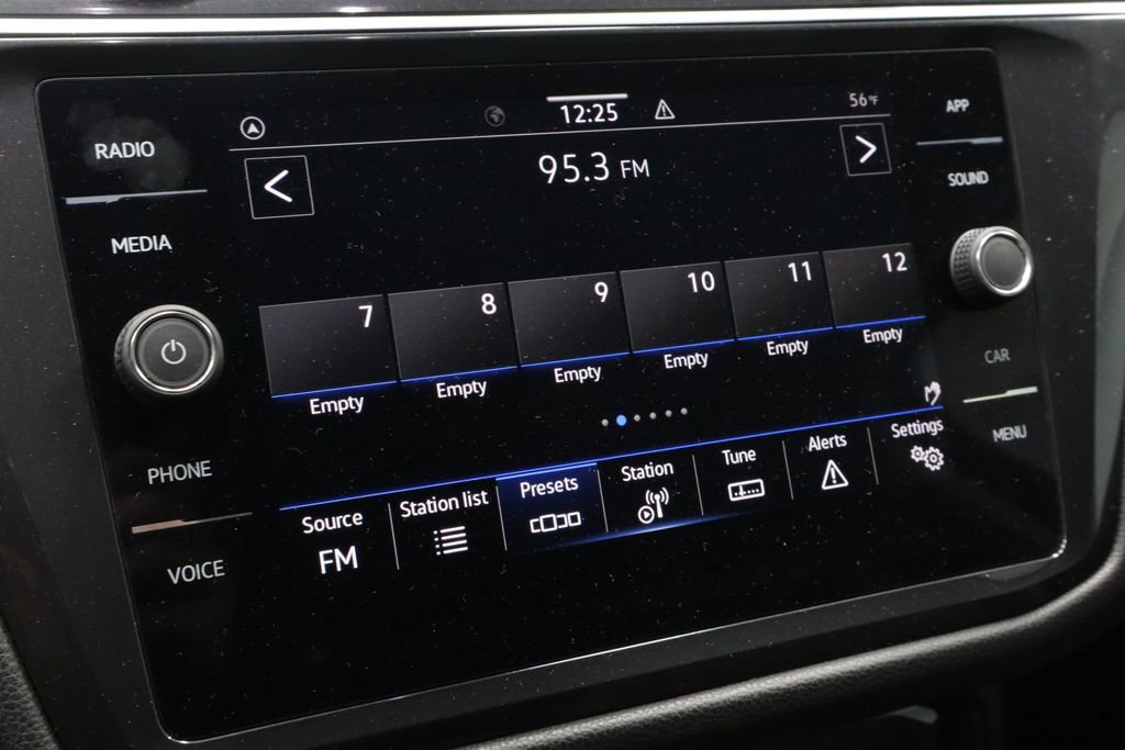 Used 2024 Volkswagen Tiguan SE image 2