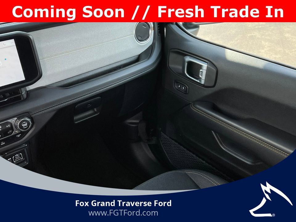 Used 2025 Jeep Wrangler Unlimited Sahara AWD/4WD image 29