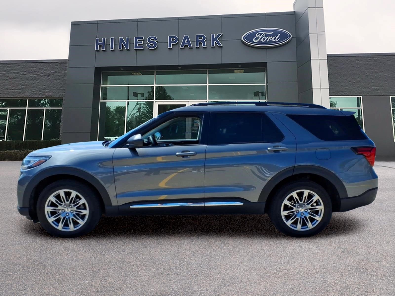 Certified 2025 Ford Explorer Active w/ Active Comfort Package AWD/4WD image 4