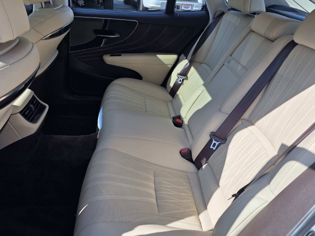 Used 2018 Lexus LS 500 w/ Interior Upgrade Package RWD image 12
