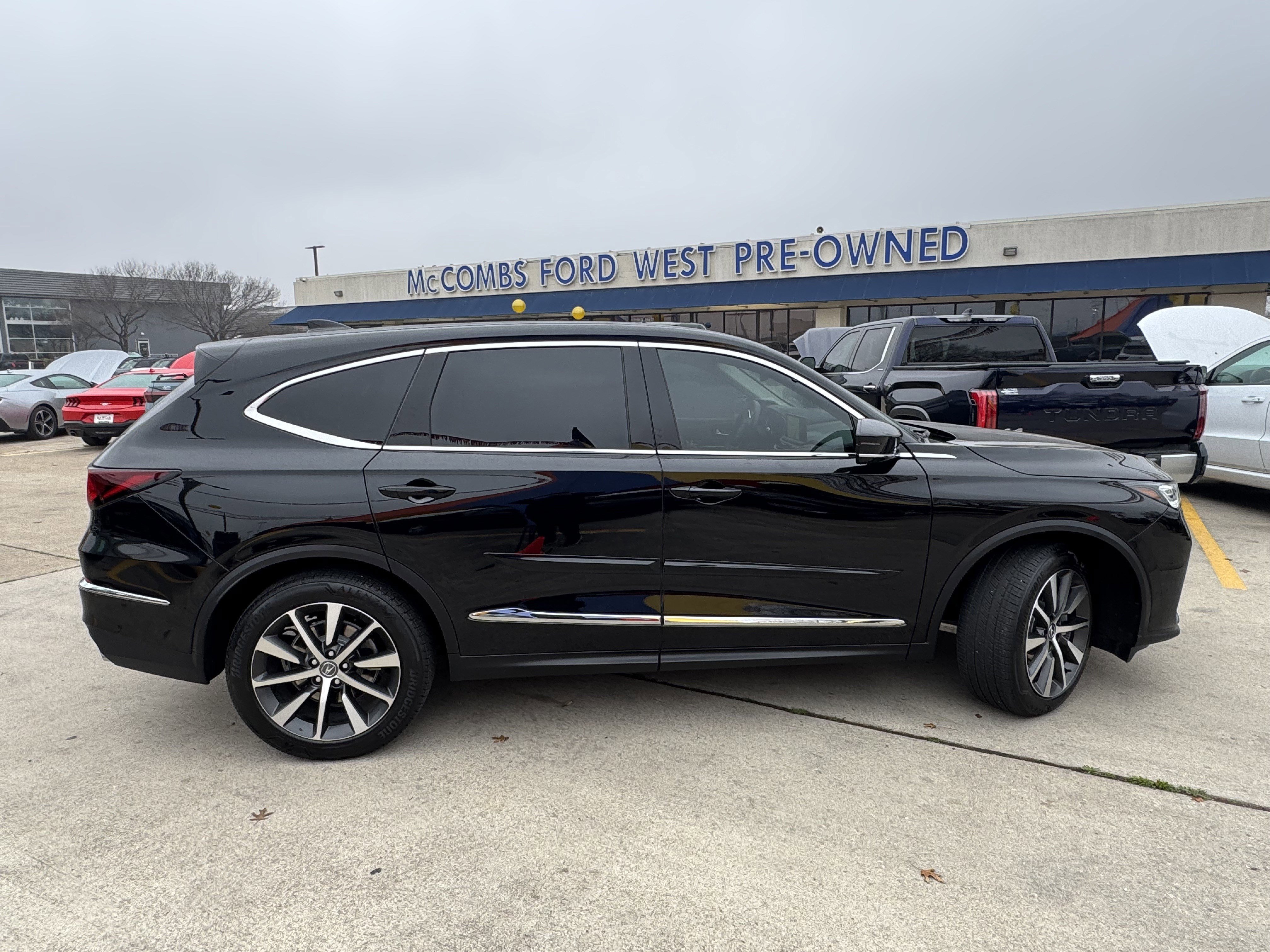 Used 2025 Acura MDX SH-AWD w/ Technology Package image 3