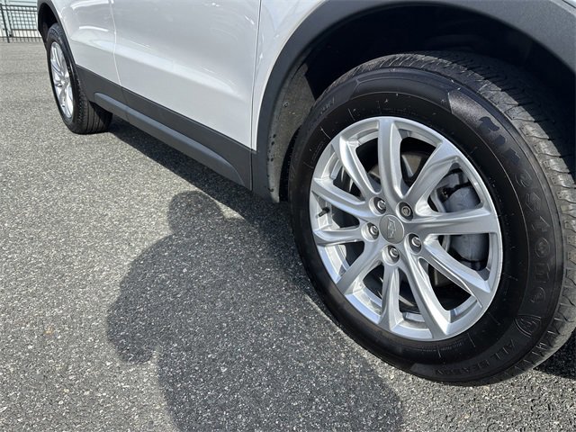 Used 2022 Cadillac XT4 Luxury w/ Cold Weather Package image 12