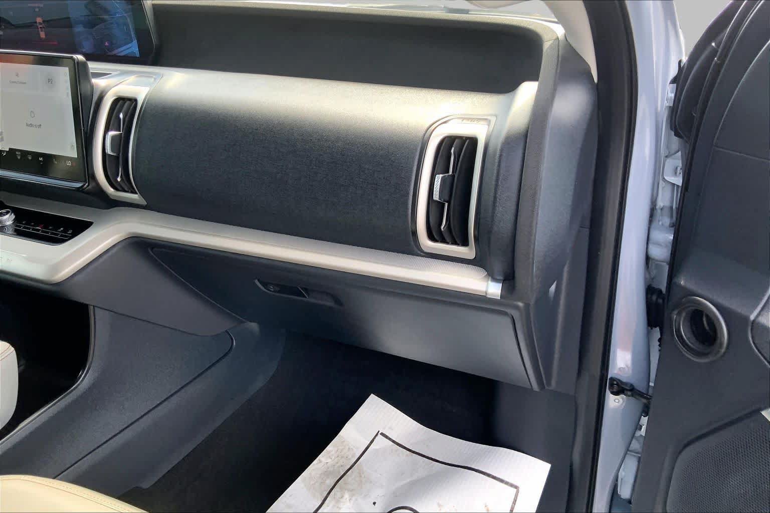 Certified 2025 Ford Expedition Active AWD/4WD image 18