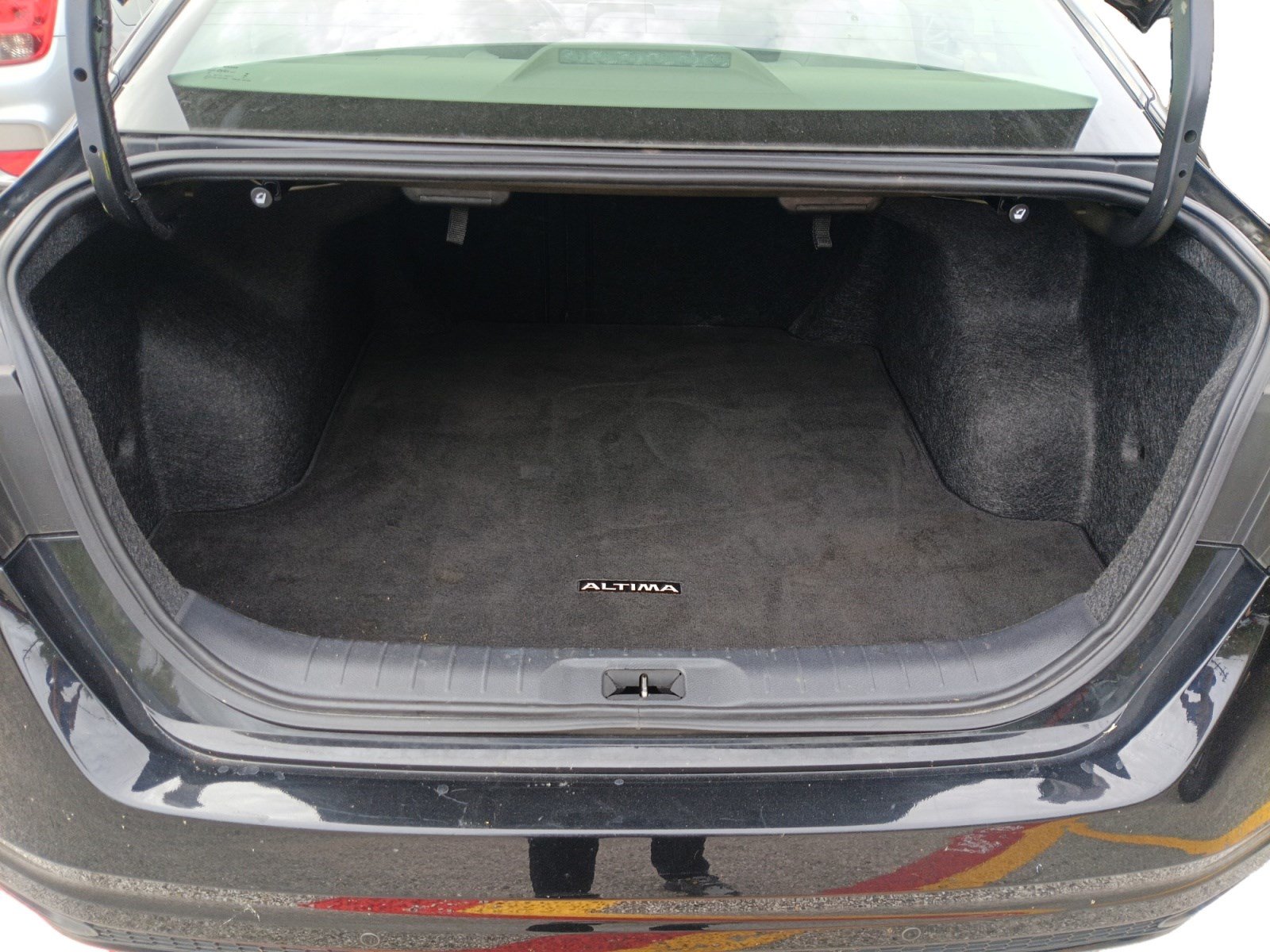 Used 2025 Nissan Altima 2.5 SV FWD image 19